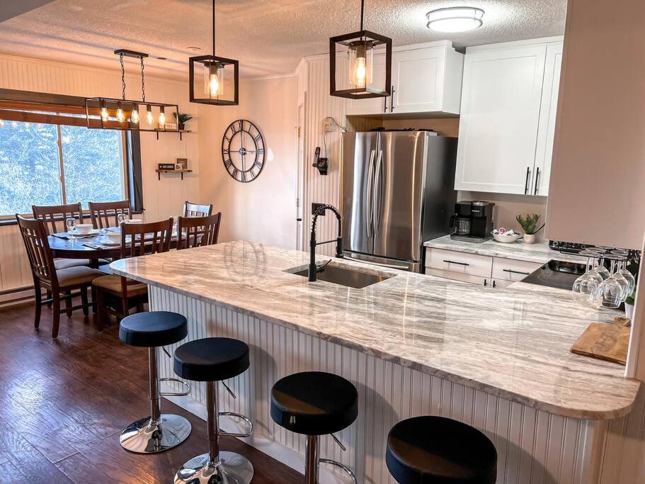 202D Summit - Completely Remodeled Modern Condo In Summit! 스노우슈 외부 사진